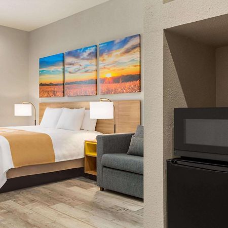 Days Inn & Suites By Wyndham Greater Томбол Екстер'єр фото