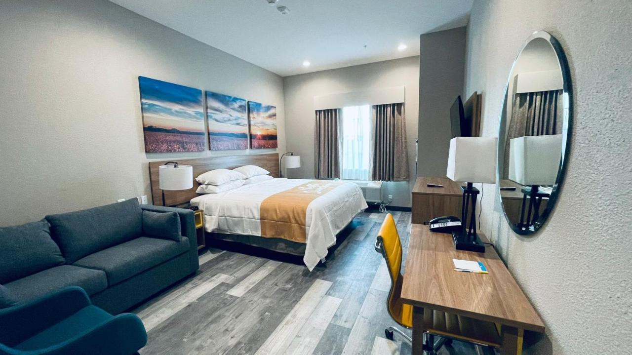 Days Inn & Suites By Wyndham Greater Томбол Екстер'єр фото