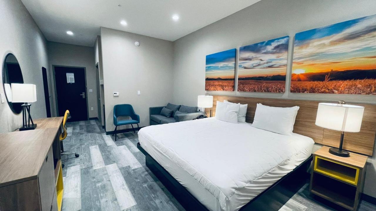 Days Inn & Suites By Wyndham Greater Томбол Екстер'єр фото
