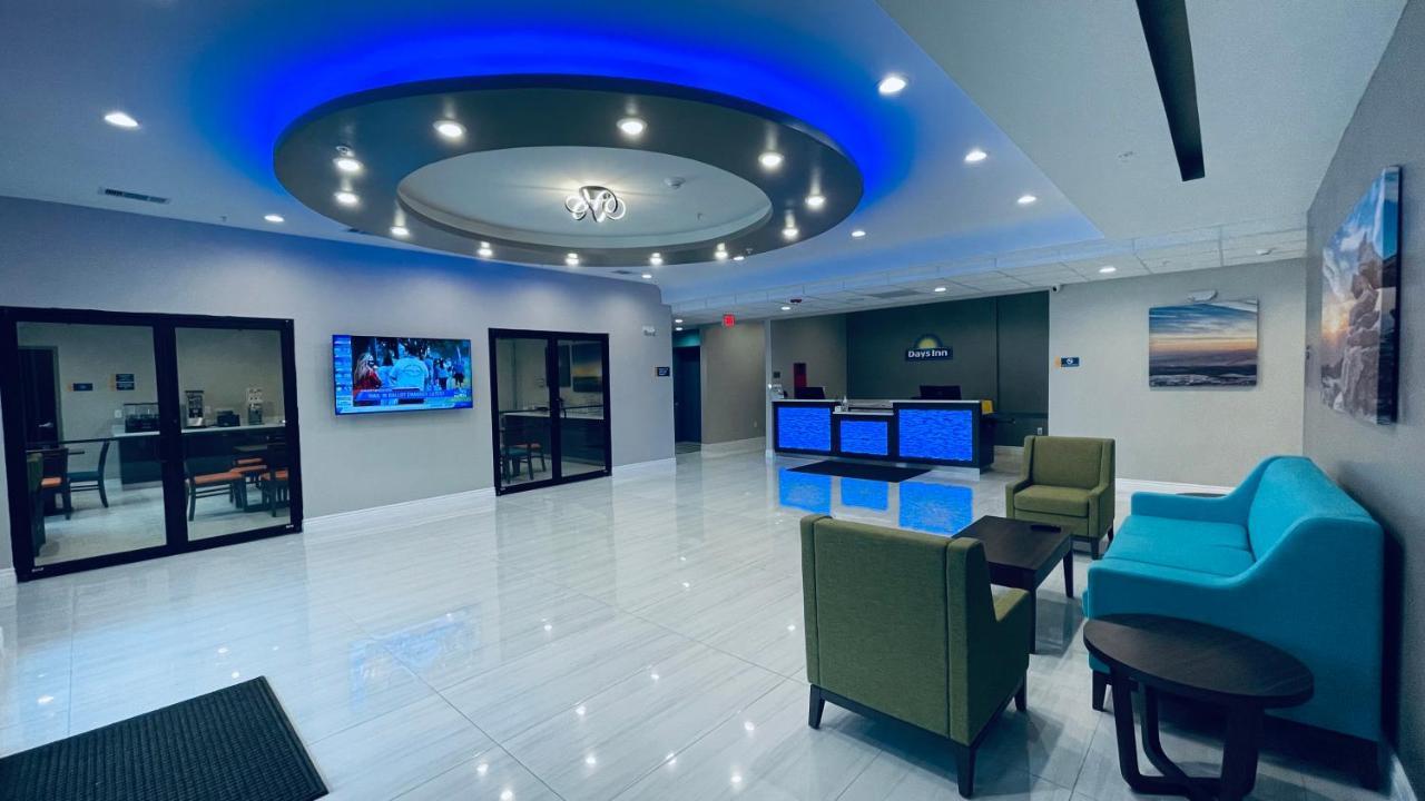 Days Inn & Suites By Wyndham Greater Томбол Екстер'єр фото