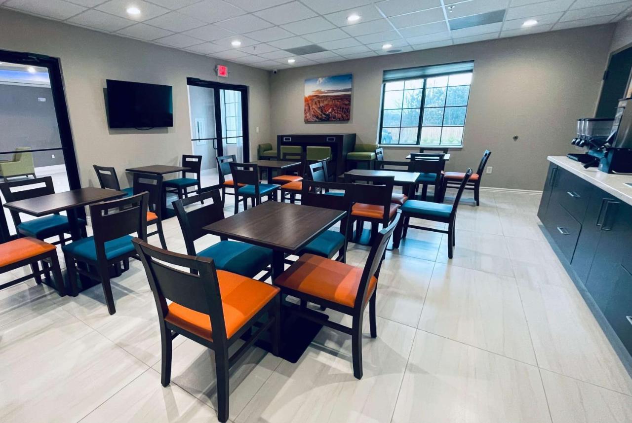 Days Inn & Suites By Wyndham Greater Томбол Екстер'єр фото