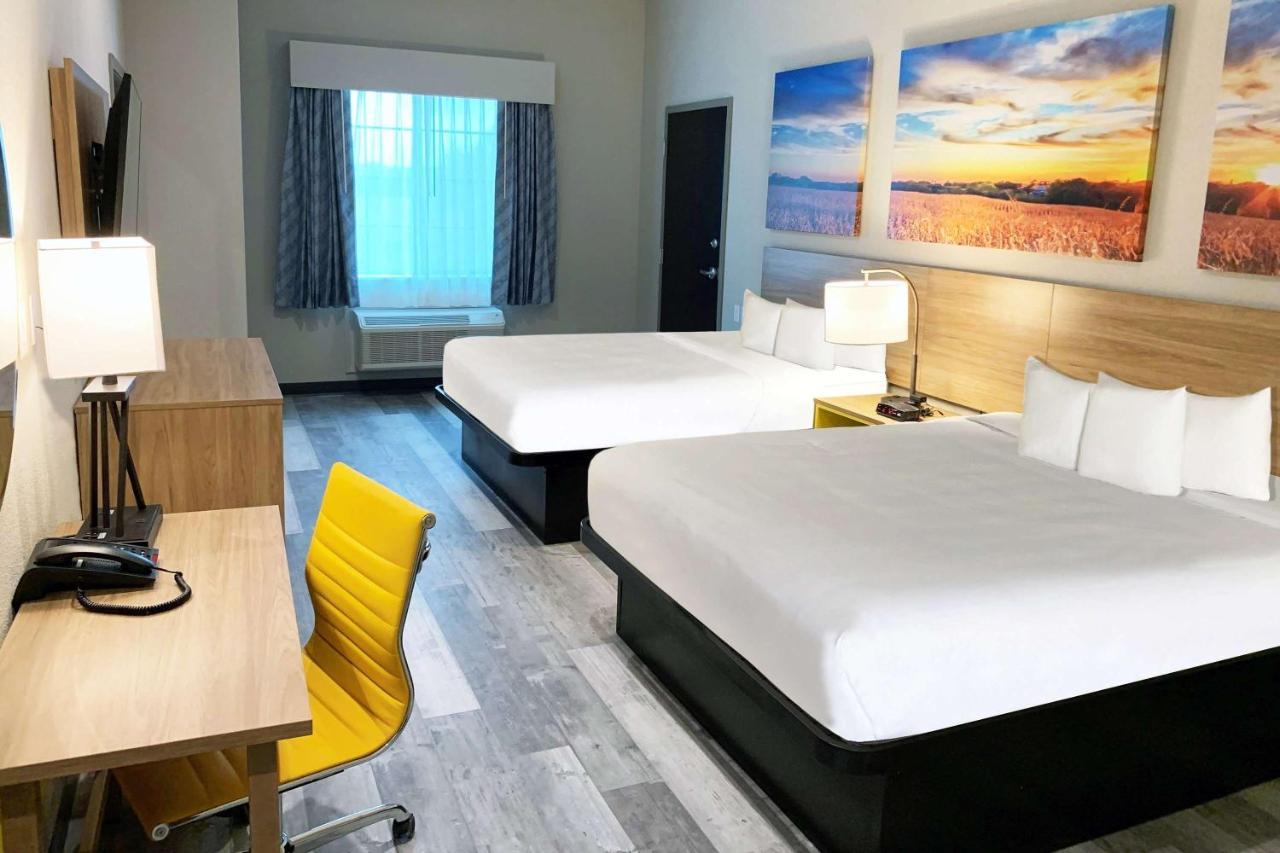 Days Inn & Suites By Wyndham Greater Томбол Екстер'єр фото