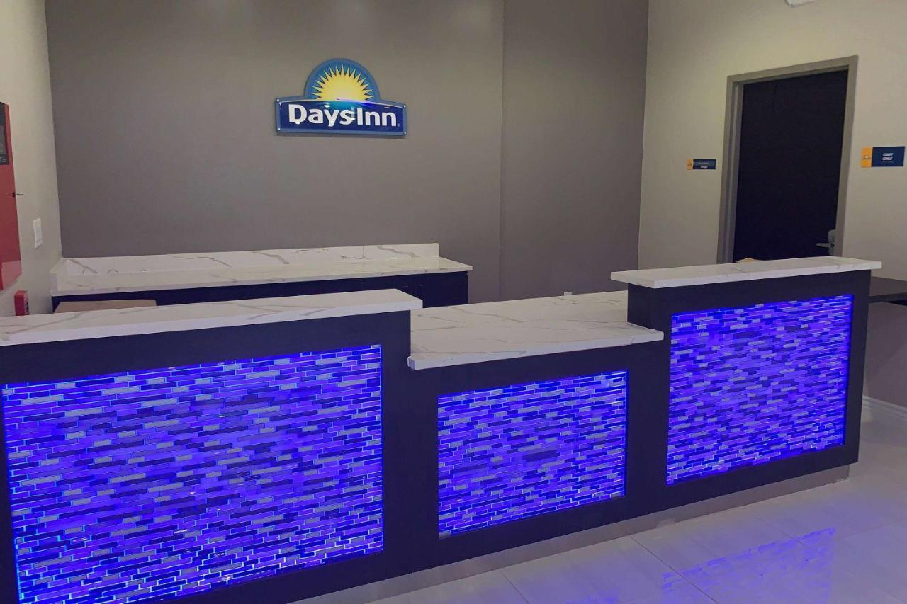Days Inn & Suites By Wyndham Greater Томбол Екстер'єр фото