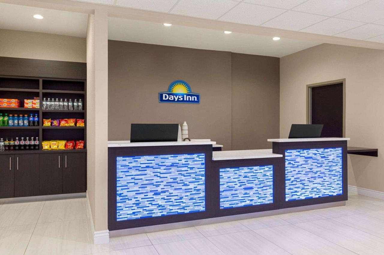Days Inn & Suites By Wyndham Greater Томбол Екстер'єр фото