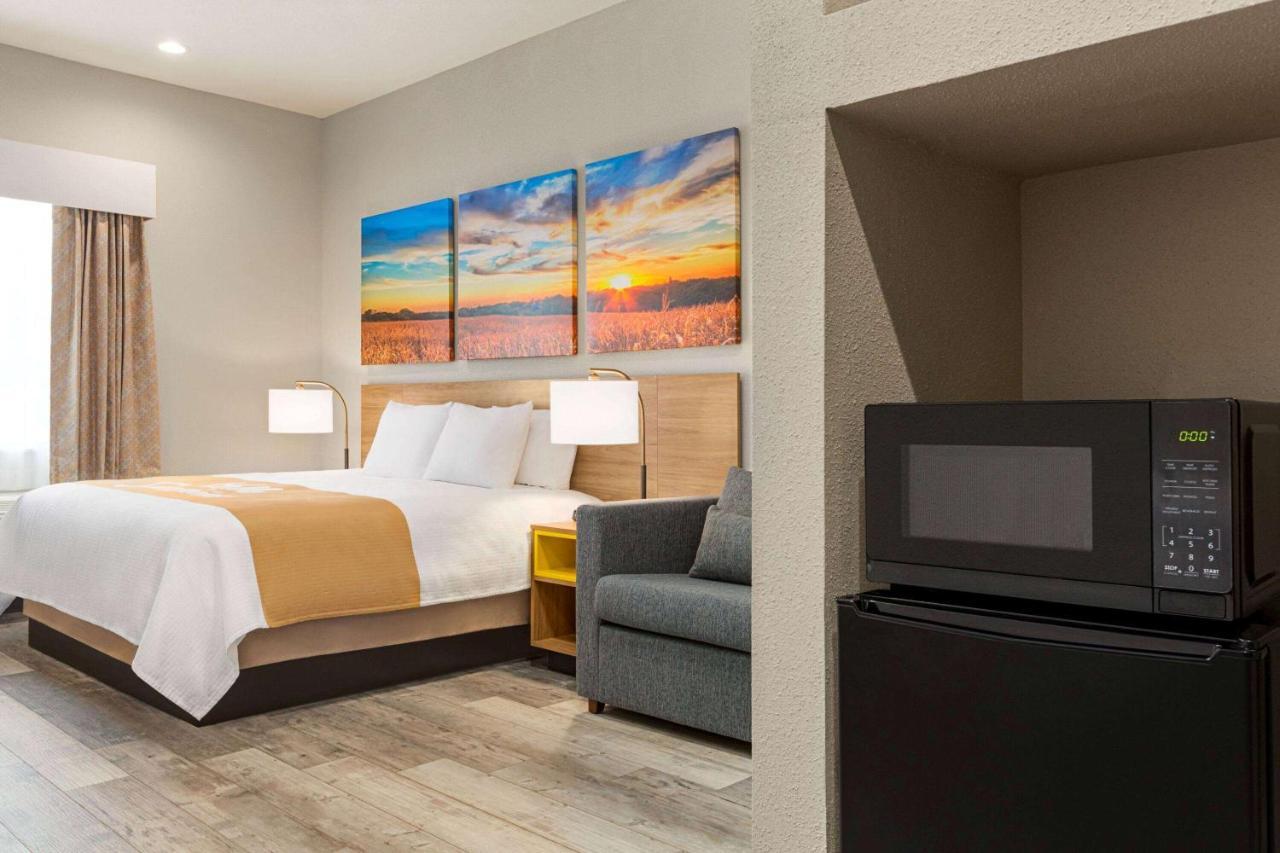 Days Inn & Suites By Wyndham Greater Томбол Екстер'єр фото