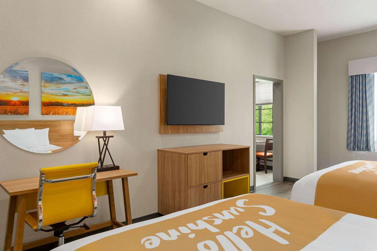 Days Inn & Suites By Wyndham Greater Томбол Екстер'єр фото