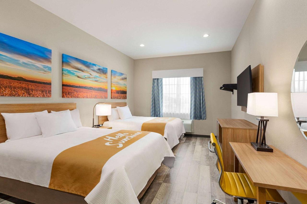 Days Inn & Suites By Wyndham Greater Томбол Екстер'єр фото
