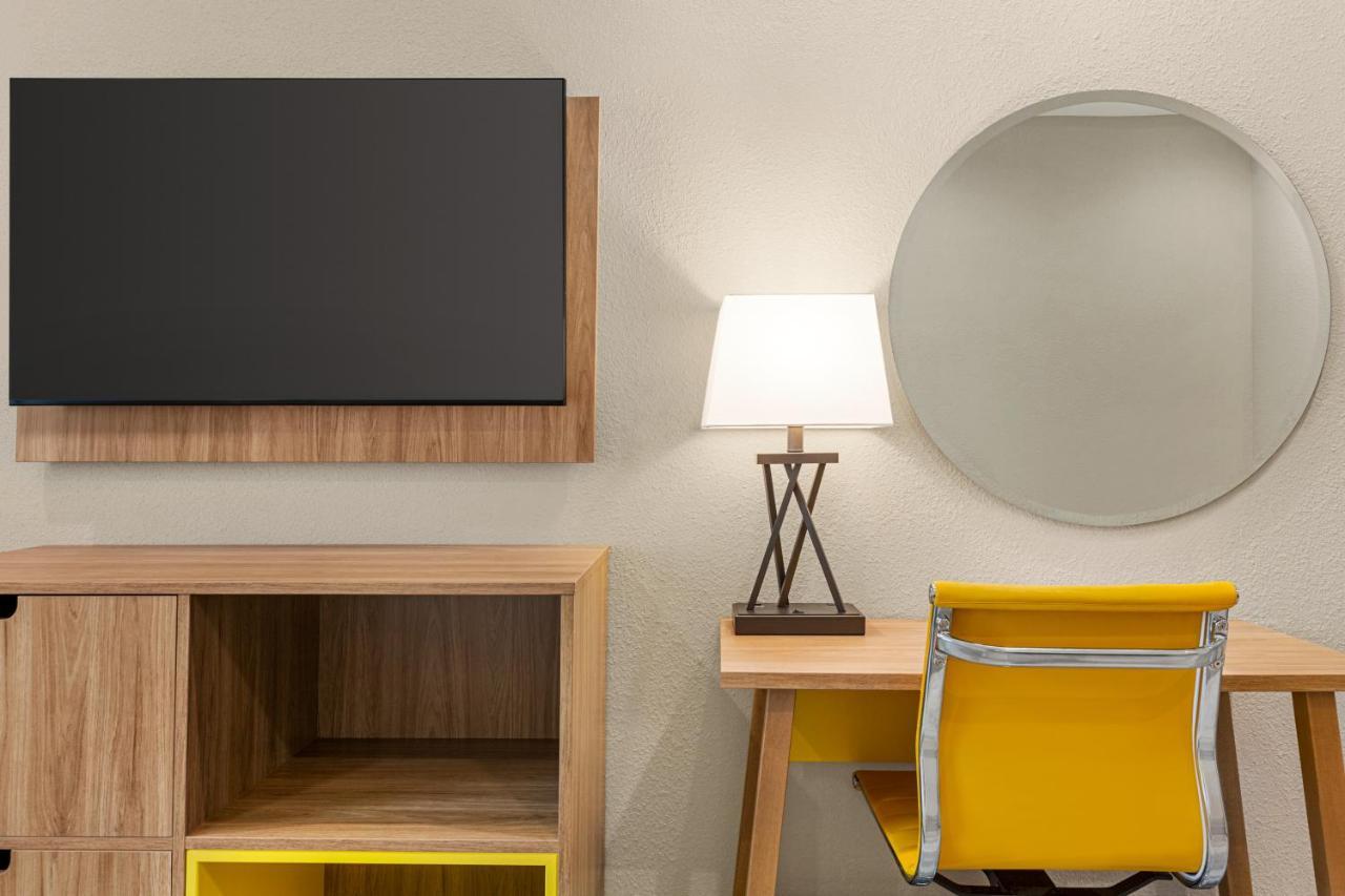 Days Inn & Suites By Wyndham Greater Томбол Екстер'єр фото