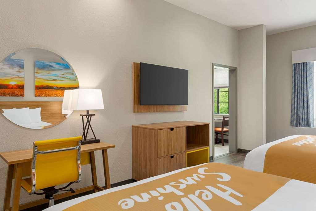 Days Inn & Suites By Wyndham Greater Томбол Номер фото